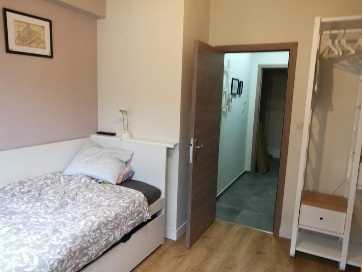 Fully Equipped Two Bedroom Schuman Area Appartamento *