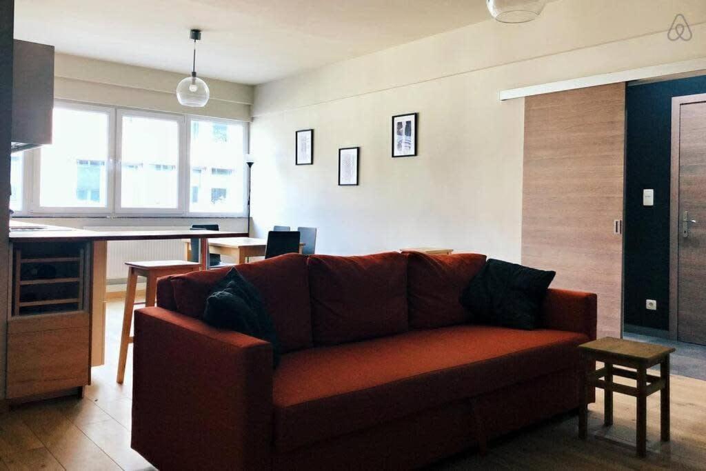 Fully Equipped Two Bedroom Schuman Area Appartamento